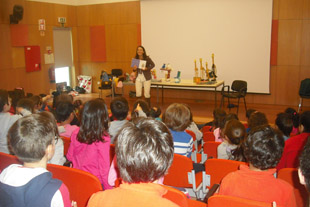 Livro infantil incentiva crianças a lavar os dentes