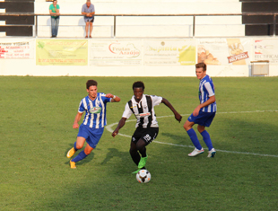 Vitória sofrida num jogo frenético