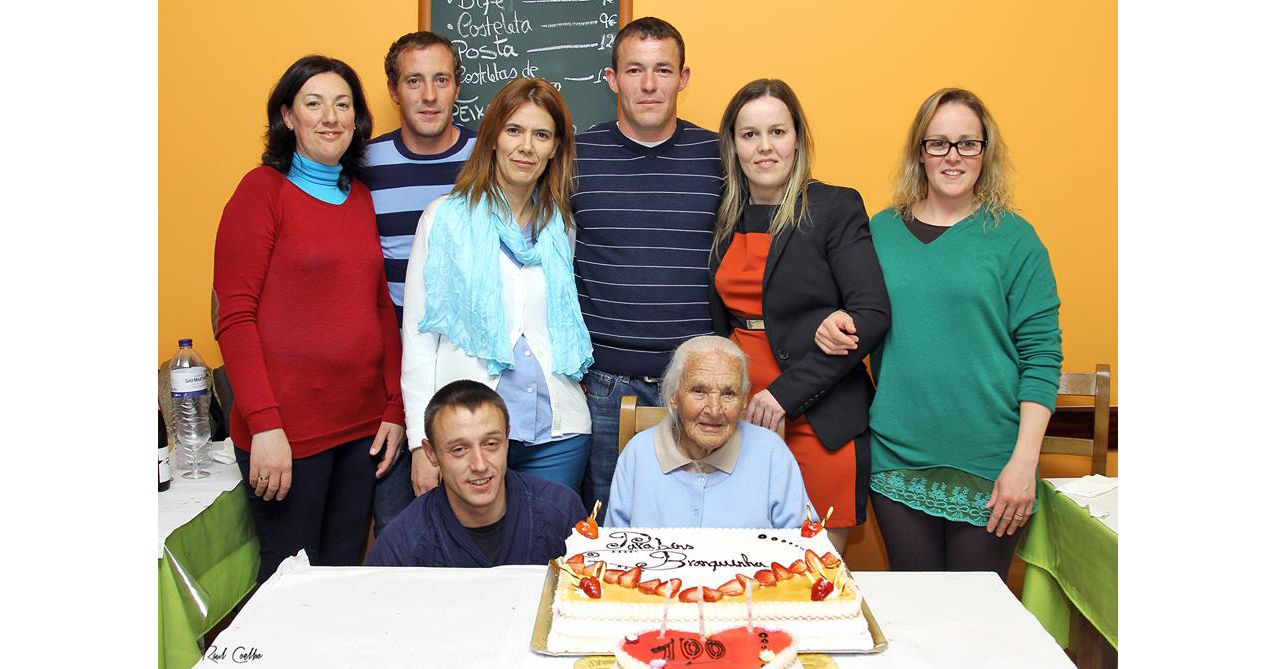 Tia Branca tem 102 anos e uns pózinhos…