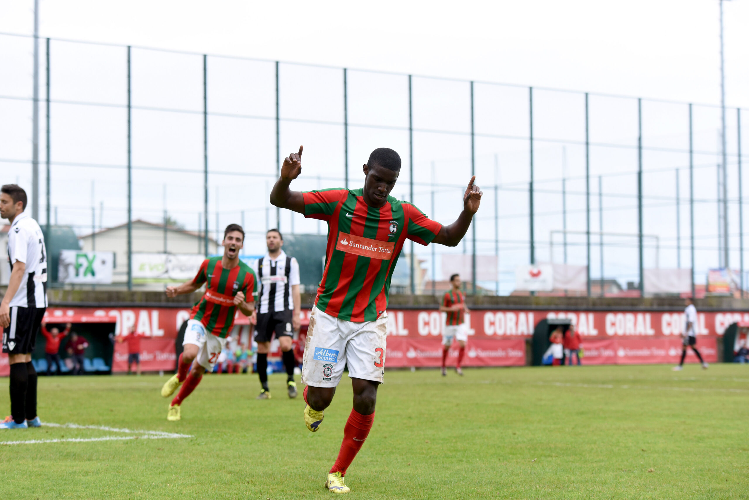 Erros defensivos ditam derrota na Madeira