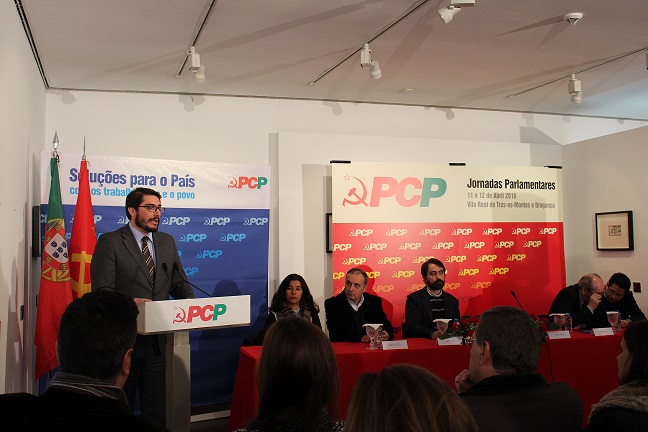 PCP quer repor freguesias e extinguir portagens na A4