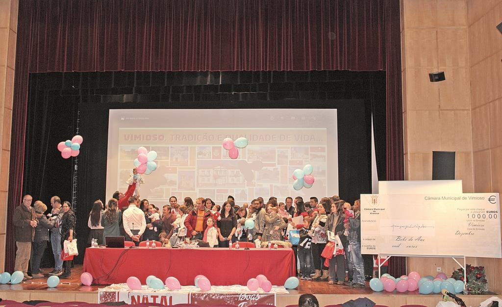 Bebés nascidos em 2016 em Vimioso receberam cheque de mil euros