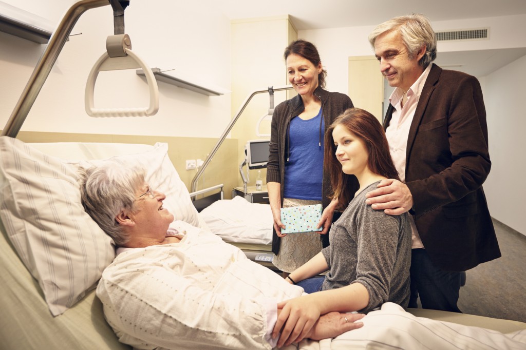 Visitar e acompanhar os doentes internados