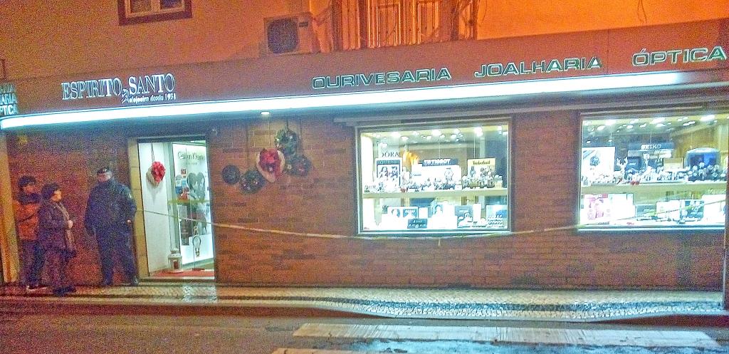 Assalto à mão armada em ourivesaria de Macedo de Cavaleiros terá rendido meio milhão de euros