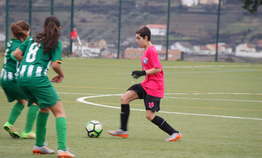 AD Paredes empata com golo de Jéssica