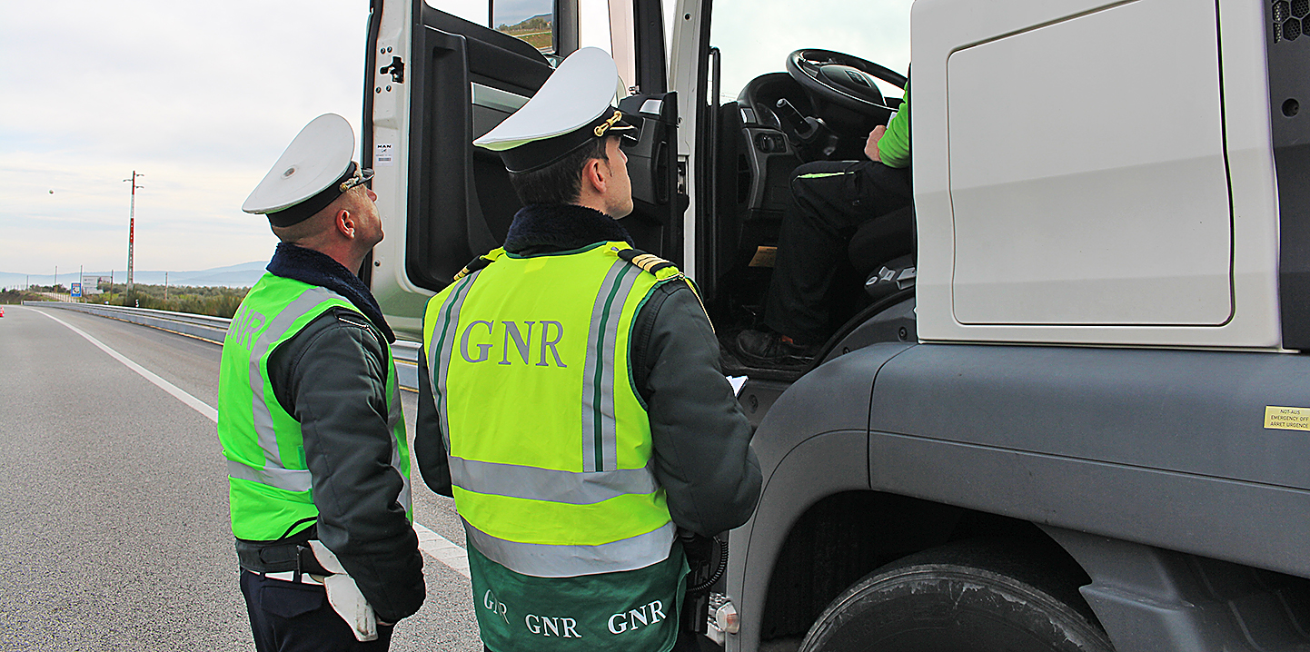 Aumento de veículos pesados na A4 leva a reforço da vigilância da GNR