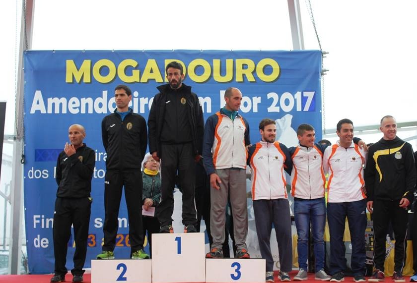 Muga continua a mandar em casa