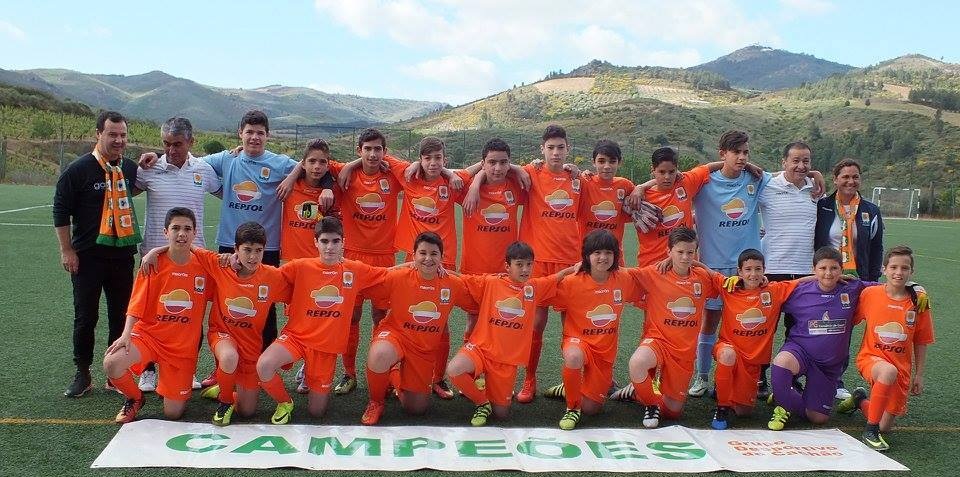 Cachão celebra título em casa