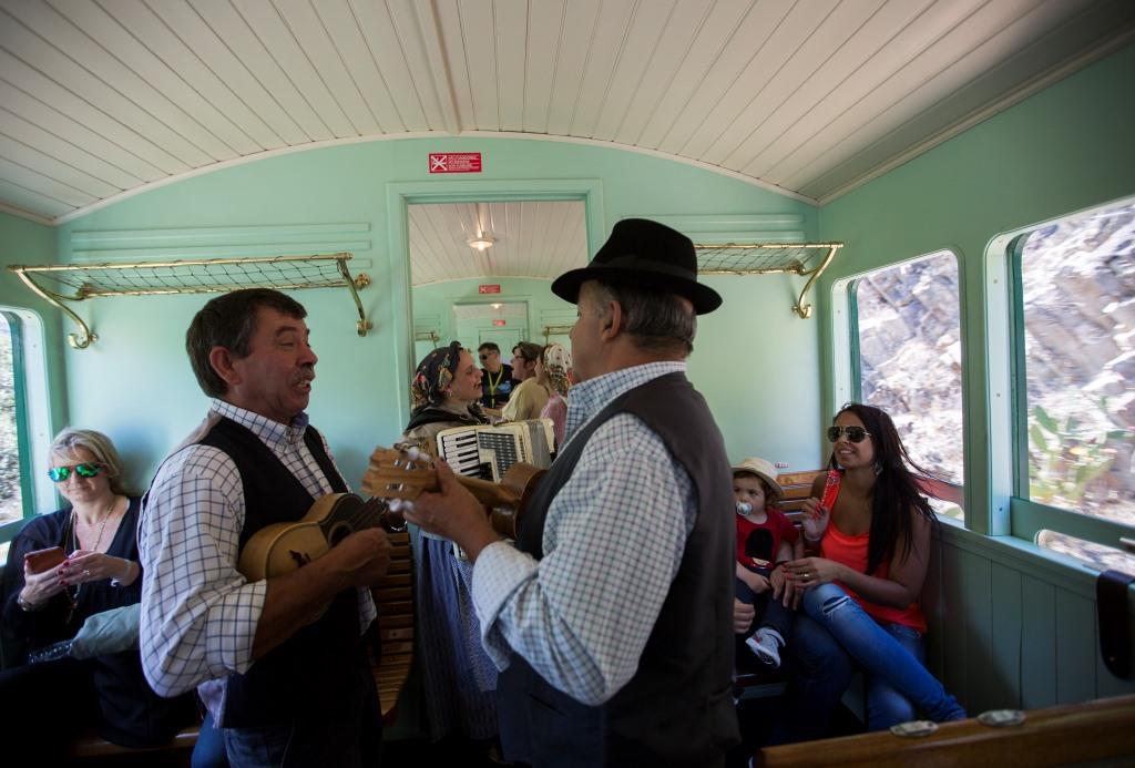 Homenagem ao pai no comboio histórico