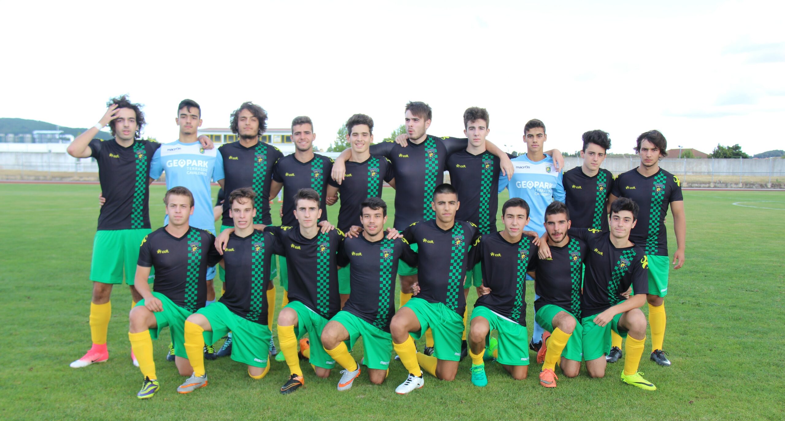 Lance de bola parada resolve para o Famalicão