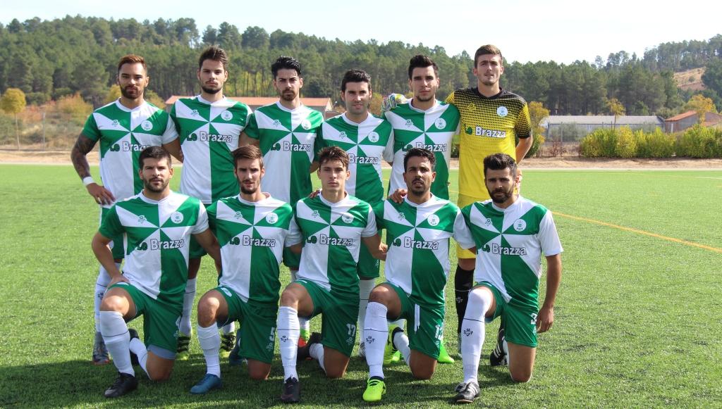 Derrota ao cair do pano