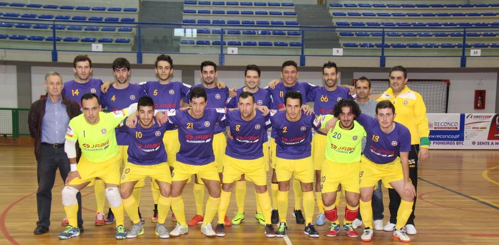 Pioneiros somam primeiro triunfo