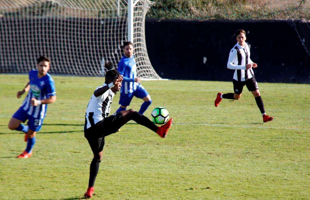 Empate caseiro coloca alvinegros na zona de despromoção