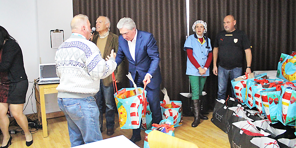 Famílias carenciadas de Bragança recebem cabazes de Natal