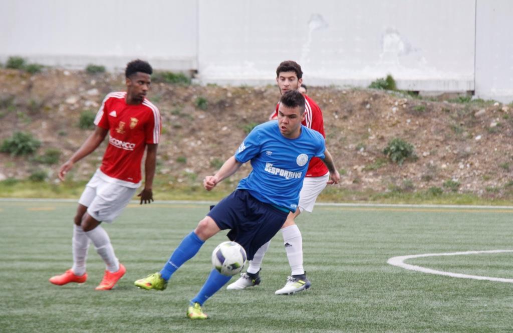 Mirandês regressa à liderança