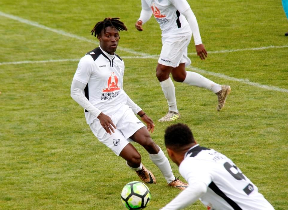 S.C. Mirandela deu baile na Madeira