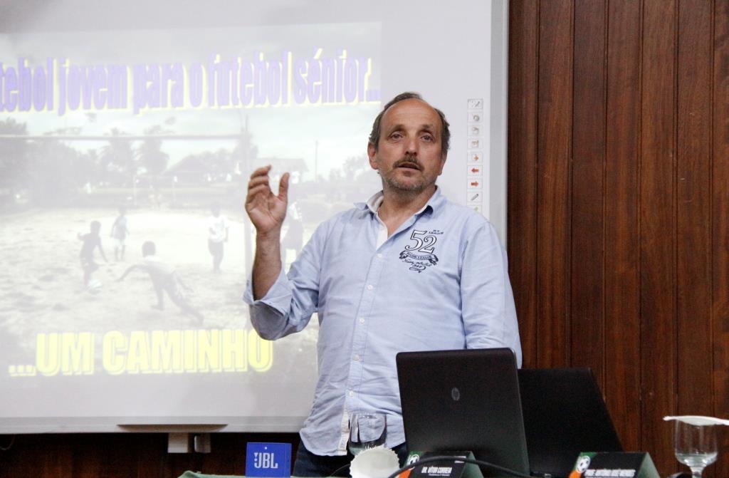 A formação de jogadores esteve em debate em Mirandela no Fórum de Futebol