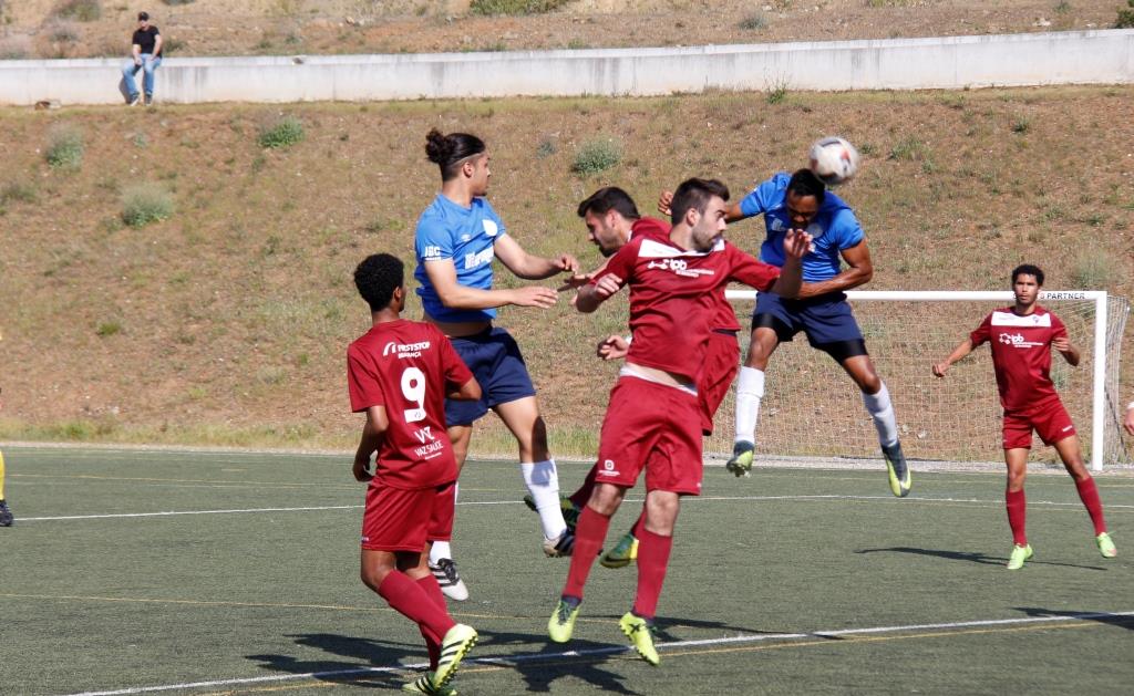 Decisão do título adiada para a última jornada