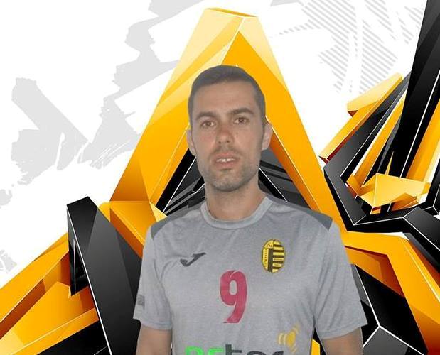 Vítor Hugo renova por mais uma temporada