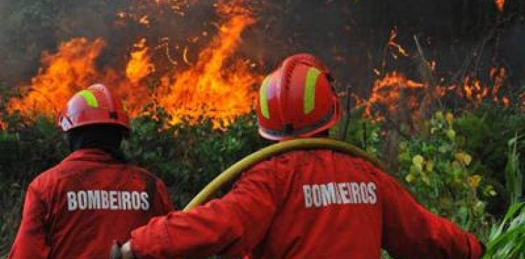 Bombeiro e GIPS assistidos em incêndio em Alfândega por exaustão, calor e fumo