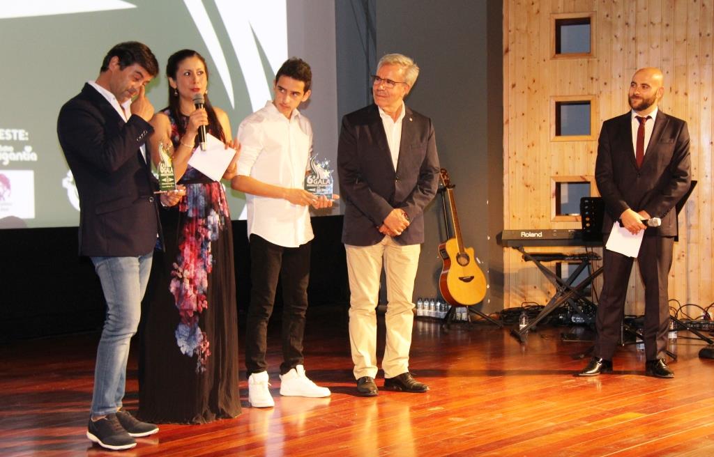 Vila Flor vestiu-se de gala para o desfile dos campeões