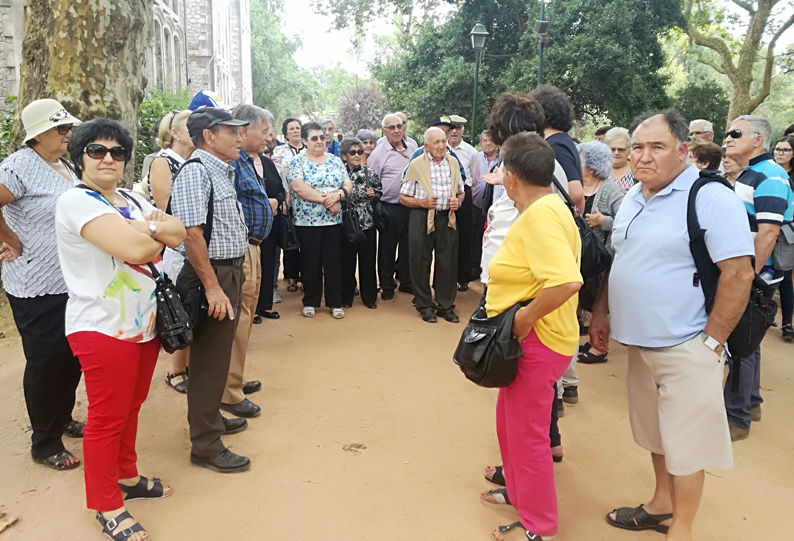 Viagem surpresa 2018 da Família do Tio João – Caldas da Rainha, Óbidos, “Buddha Eden” e Alcobaça