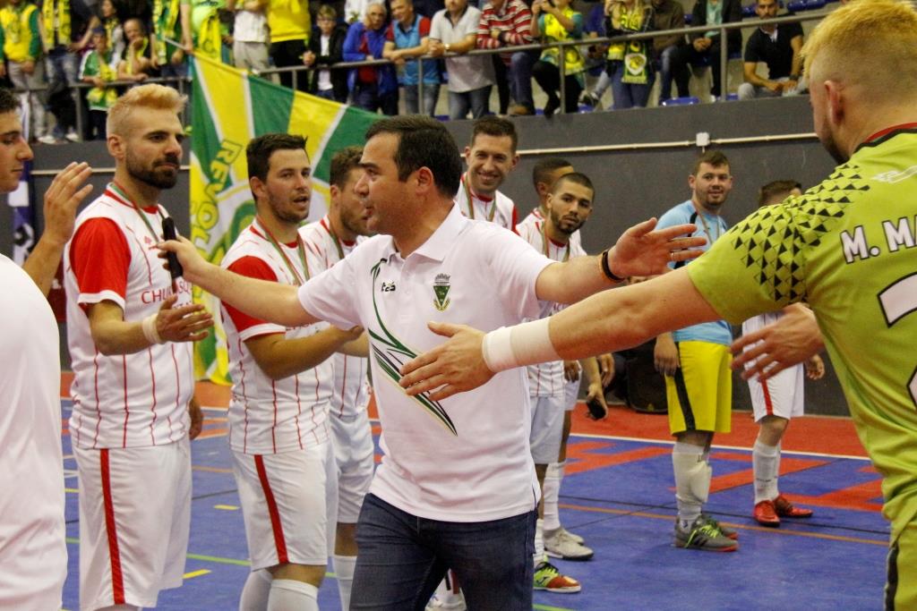 Macedense vence triangular e continua a treinar em casa emprestada