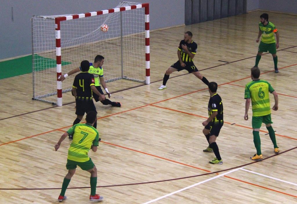 Alex e Ricardo Simão carregaram o Macedense para a vitória