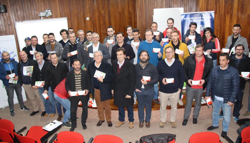 Cartão branco e um medicamento chamado futebol na acção “Ética no Desporto”