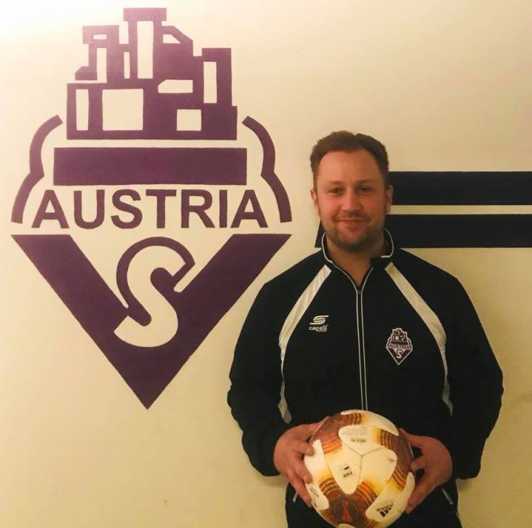 Técnico mirandelense quer singrar no futebol austríaco