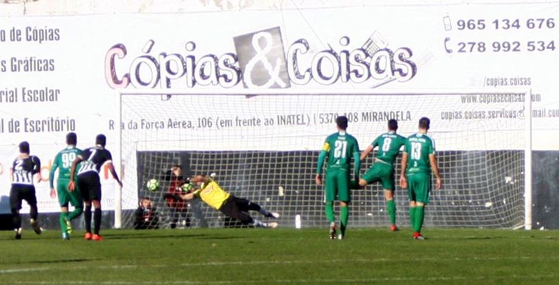 Mirandela jogou 86 minutos só com dez mas segurou a vitória