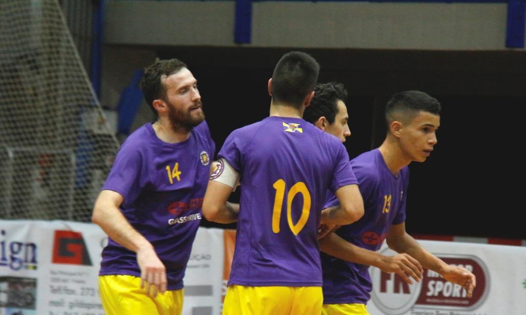 Pioneiros a uma vitória do título distrital