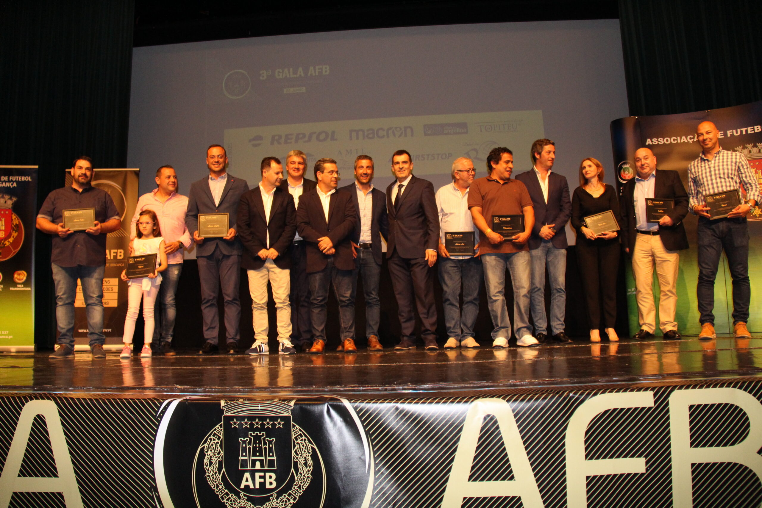 Macedo de Cavaleiros vestiu-se de gala para a festa do futebol e do futsal