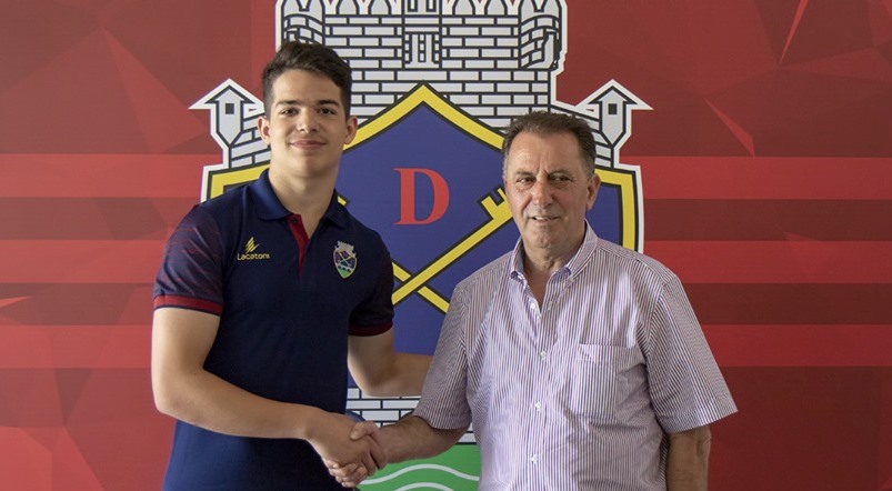 Tomás Igreja assina contrato profissional com o Grupo Desportivo de Chaves