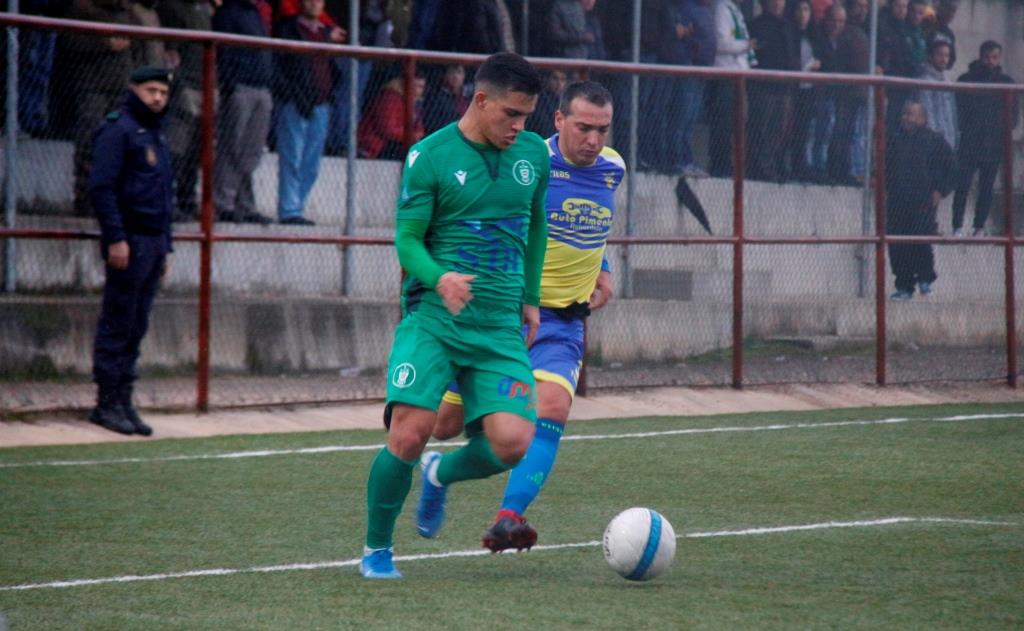 Argozelo isola-se na liderança