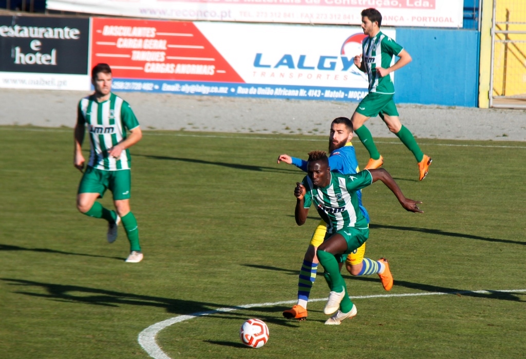 Derrota caseira na estreia de André David no comando técnico do Bragança
