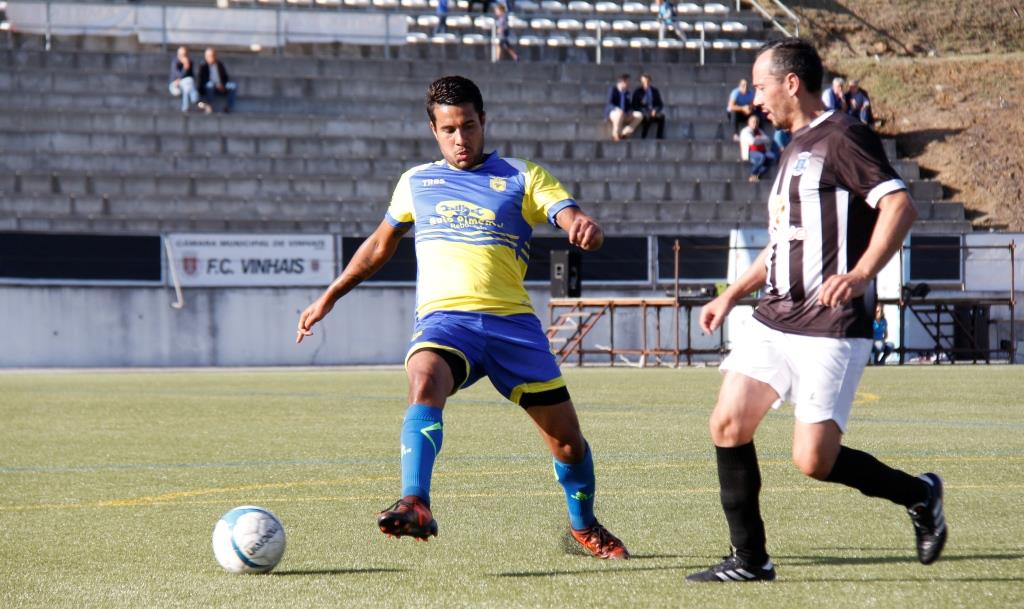 Adriel reforça liderança no top de goleadores do campeonato distrital de futebol