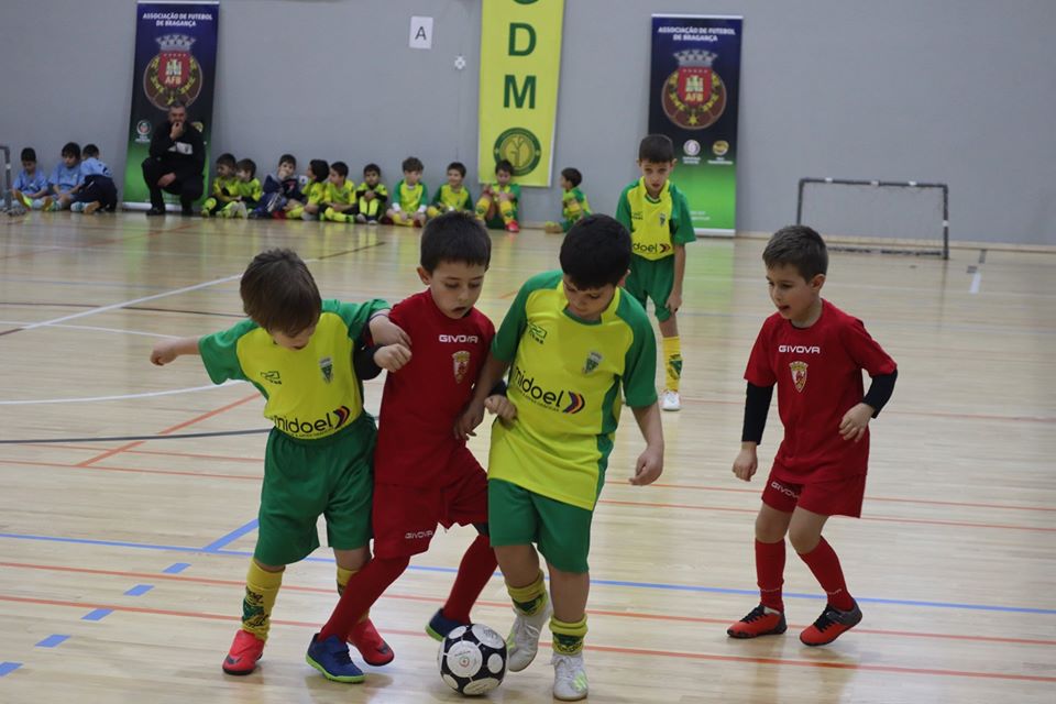 Macedo de Cavaleiros recebeu mais de cem crianças em encontro de futsal