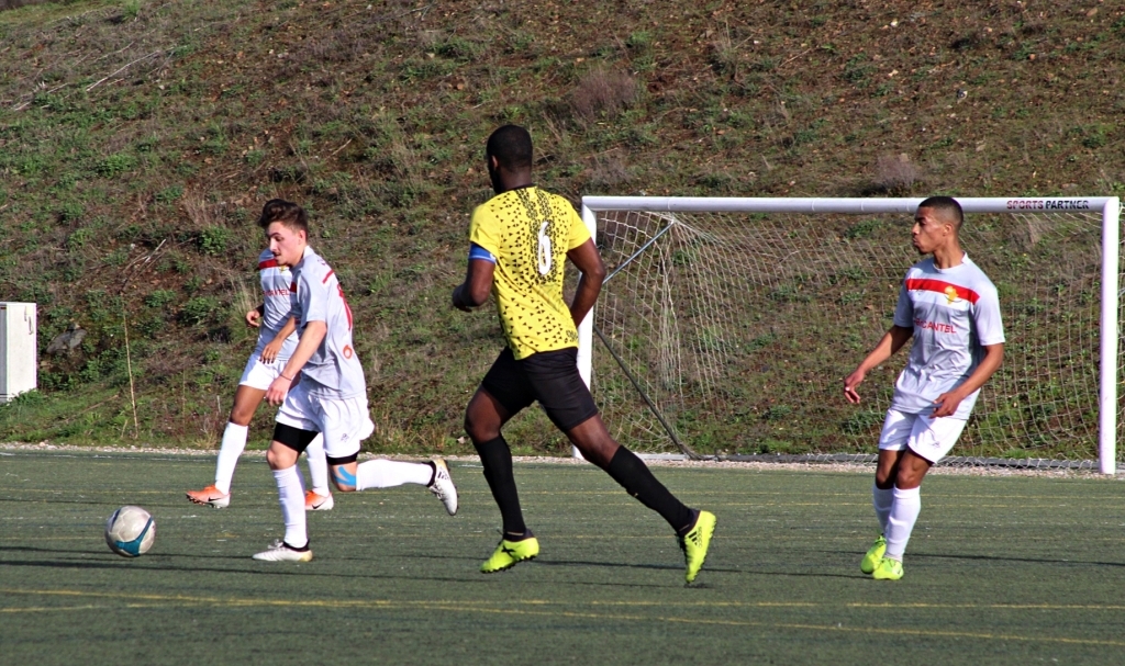 Estudantes assumem comando do campeonato distrital