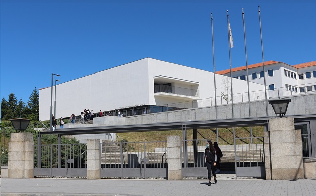 Alunos do 11º e 12º anos regressaram às aulas