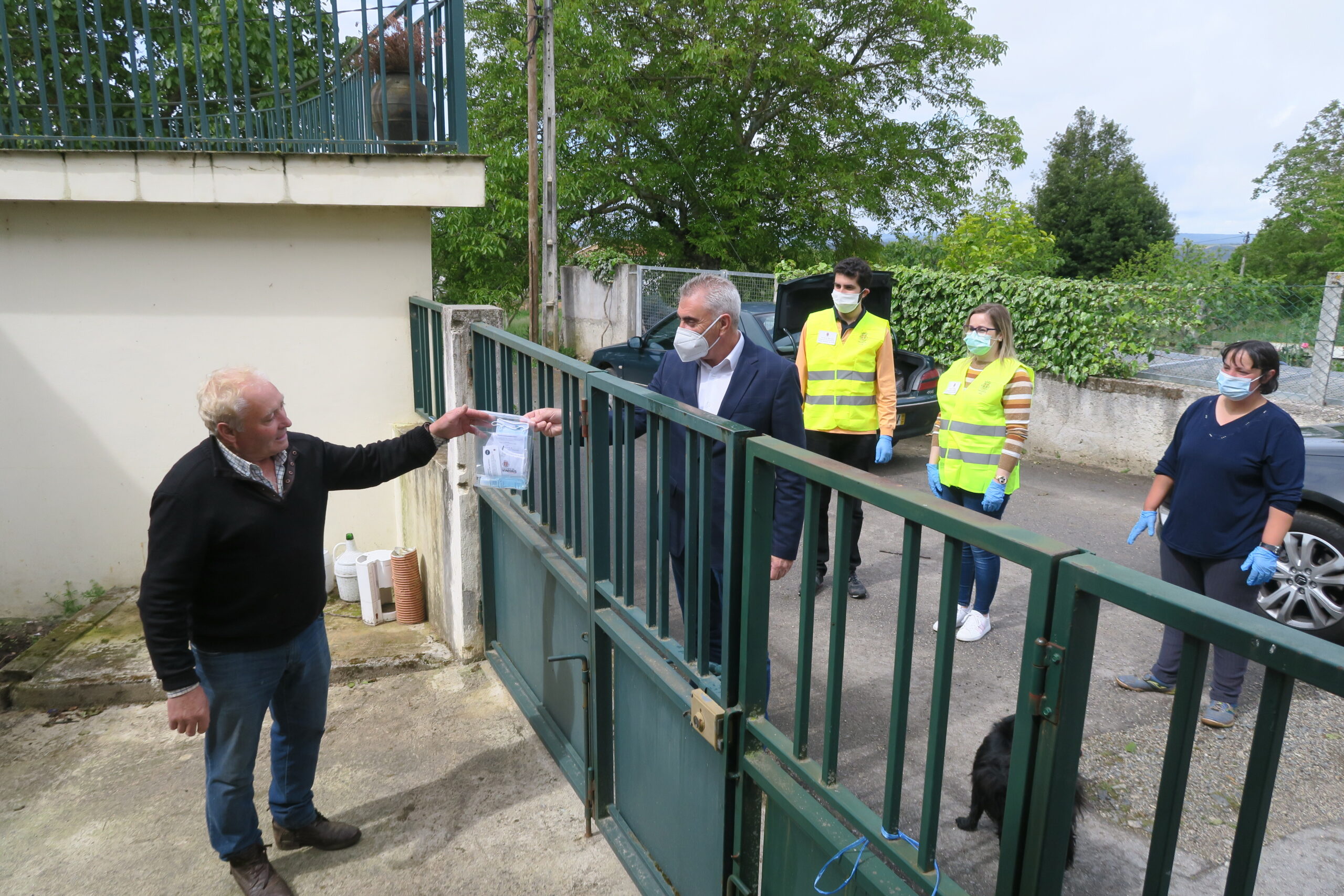 Vinhaenses estão a receber material de protecção em casa