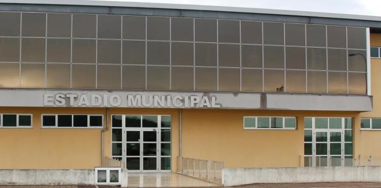 Suspeita de casos de Covid-19 no plantel do Macedo adia jogo com o Vila Flor SC