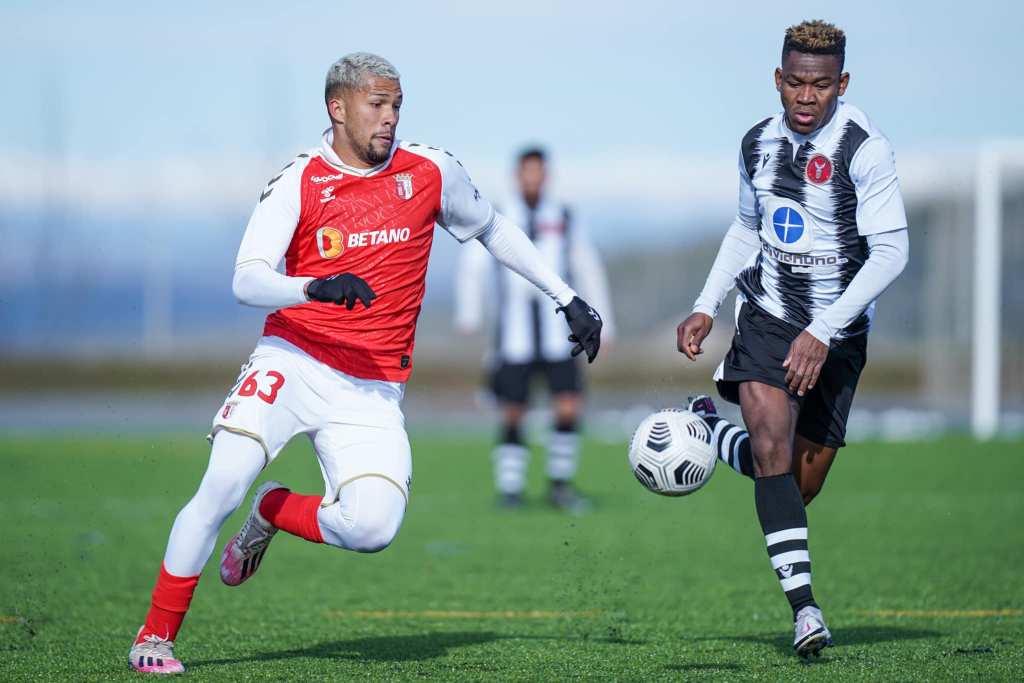 Vimioso não resiste ao líder