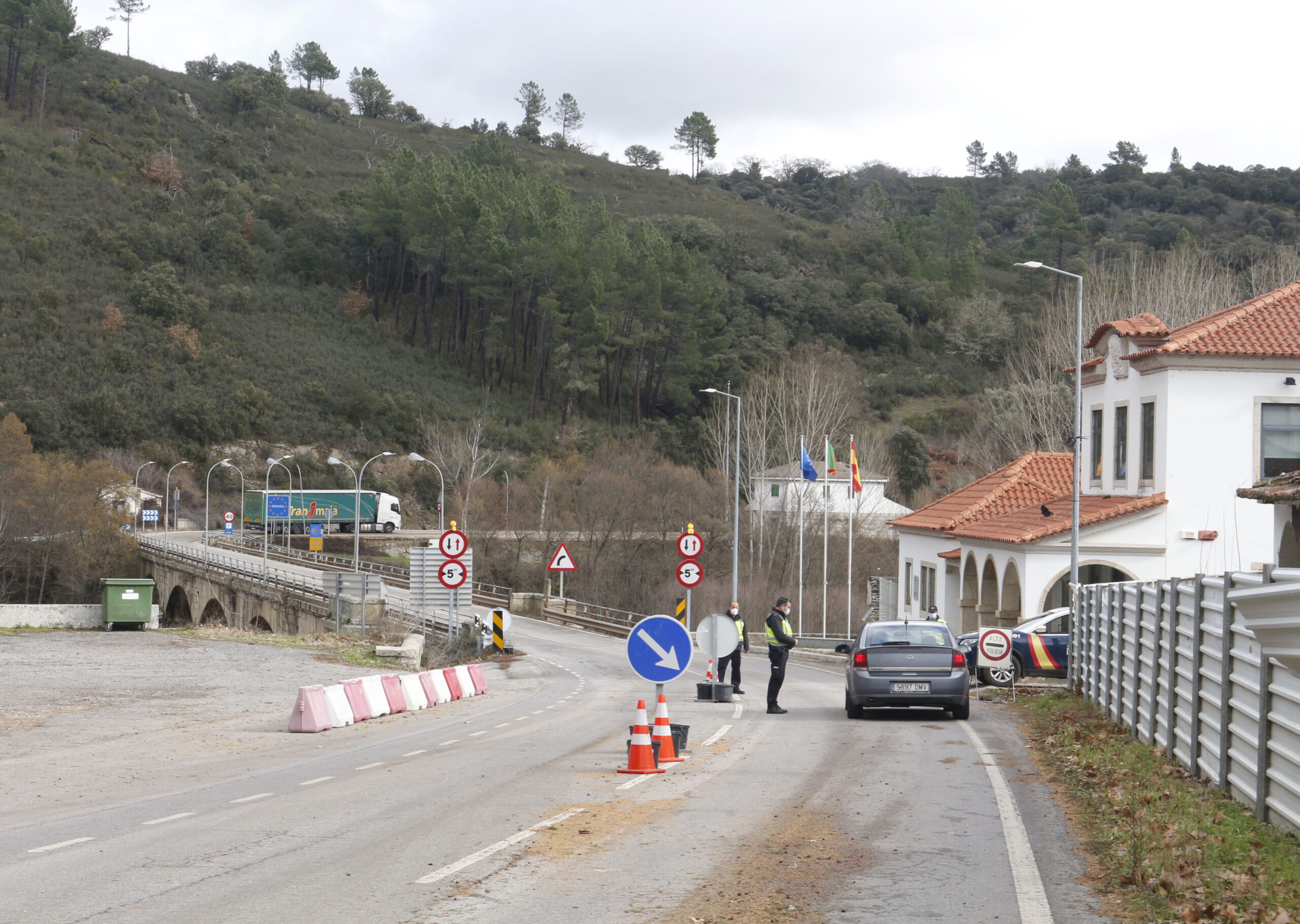 Controlo das fronteiras terrestres retomado