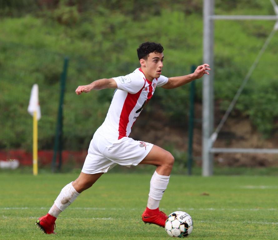 Rodrigo quer afirmar-se no plantel principal do Leixões