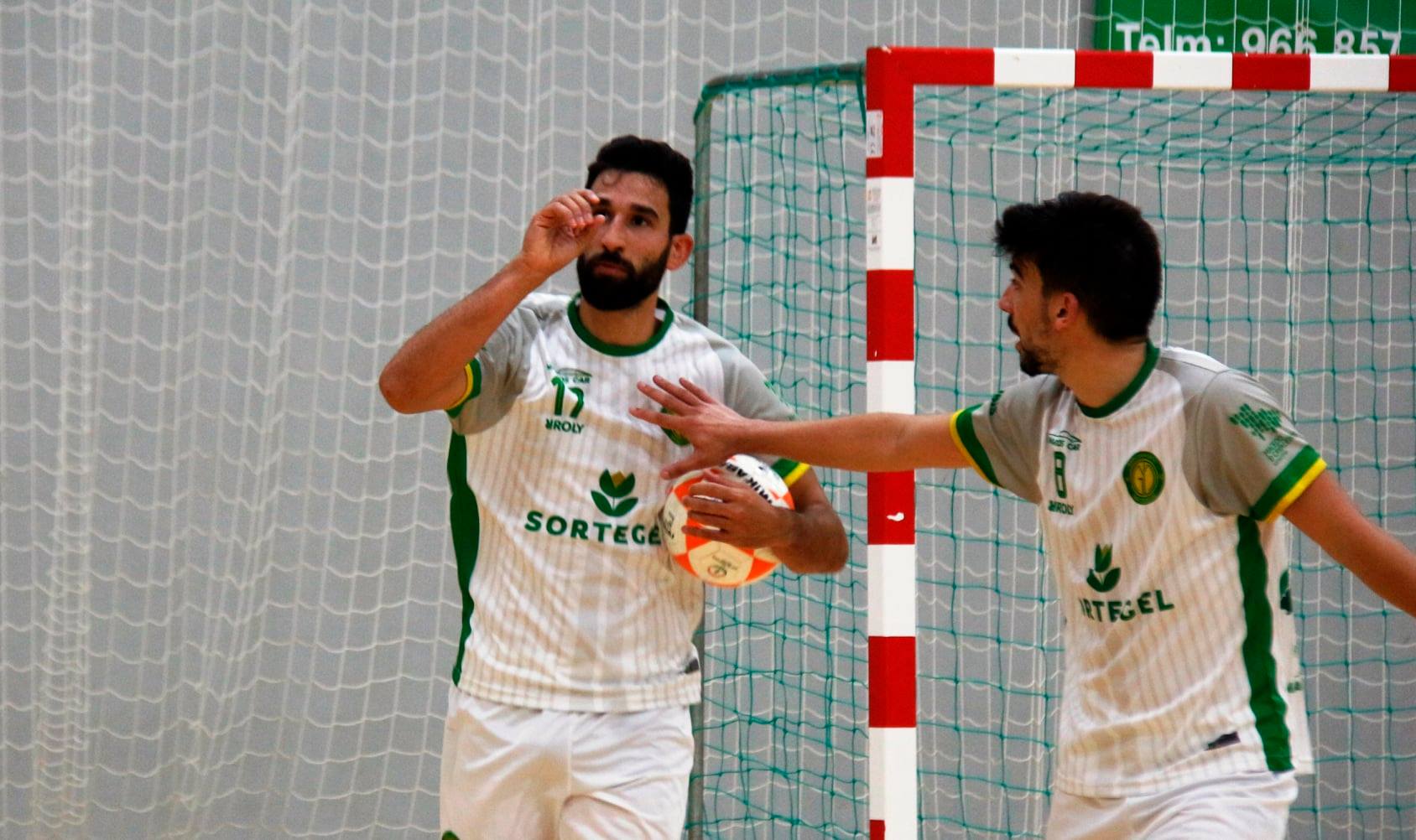 Macedense de raça segura empate caseiro