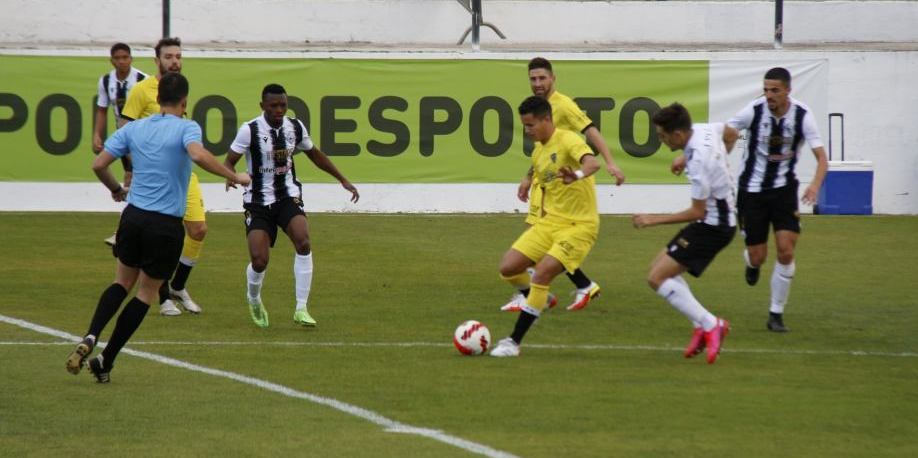 Mirandela segue invicto em casa e na liderança do campeonato