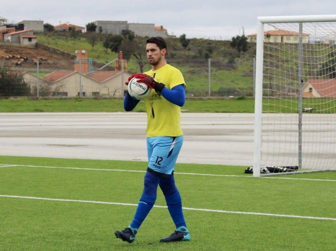 Antenor é reforço para a baliza do F.C. Vinhais