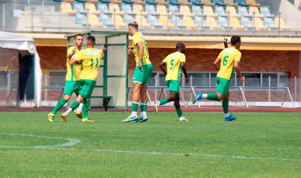 José Carlos Afonso estreia-se com derrota pesada