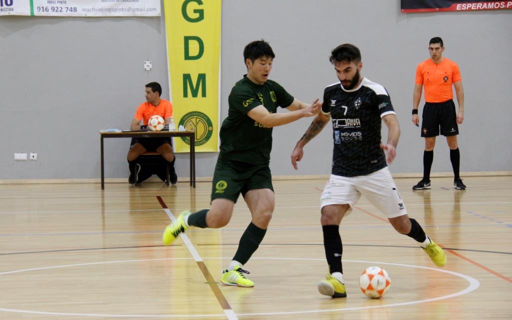 Triunfo categórico com um bis de Takumi